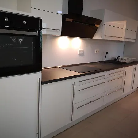 Near Fair And In Few Min, With Garden Apartment