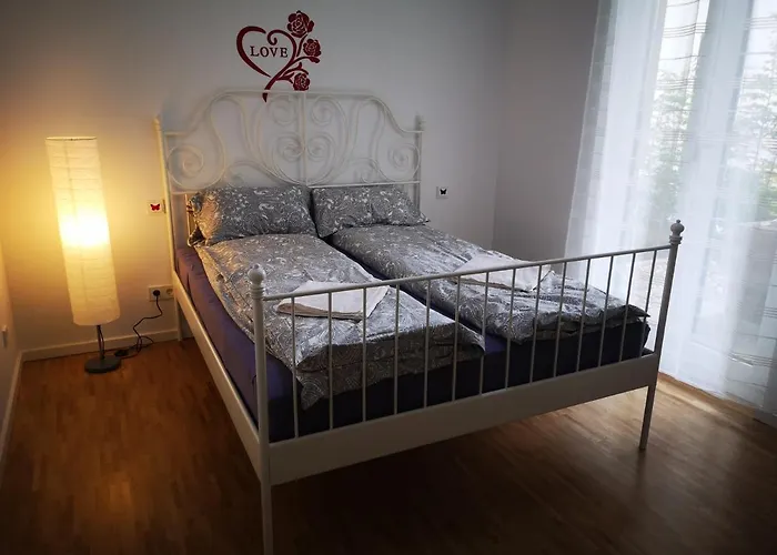 Near Fair And In Few Min, With Garden * פרנקפורט