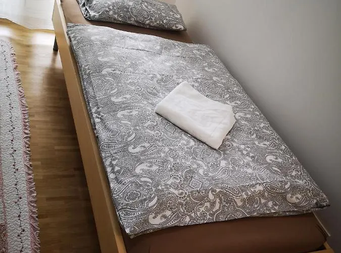 דירה Near Fair And In Few Min, With Garden פרנקפורט