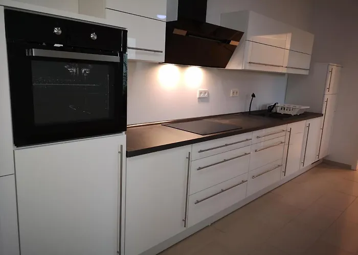 Near Fair And In Few Min, With Garden דירה