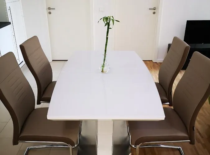 Near Fair And In Few Min, With Garden * פרנקפורט